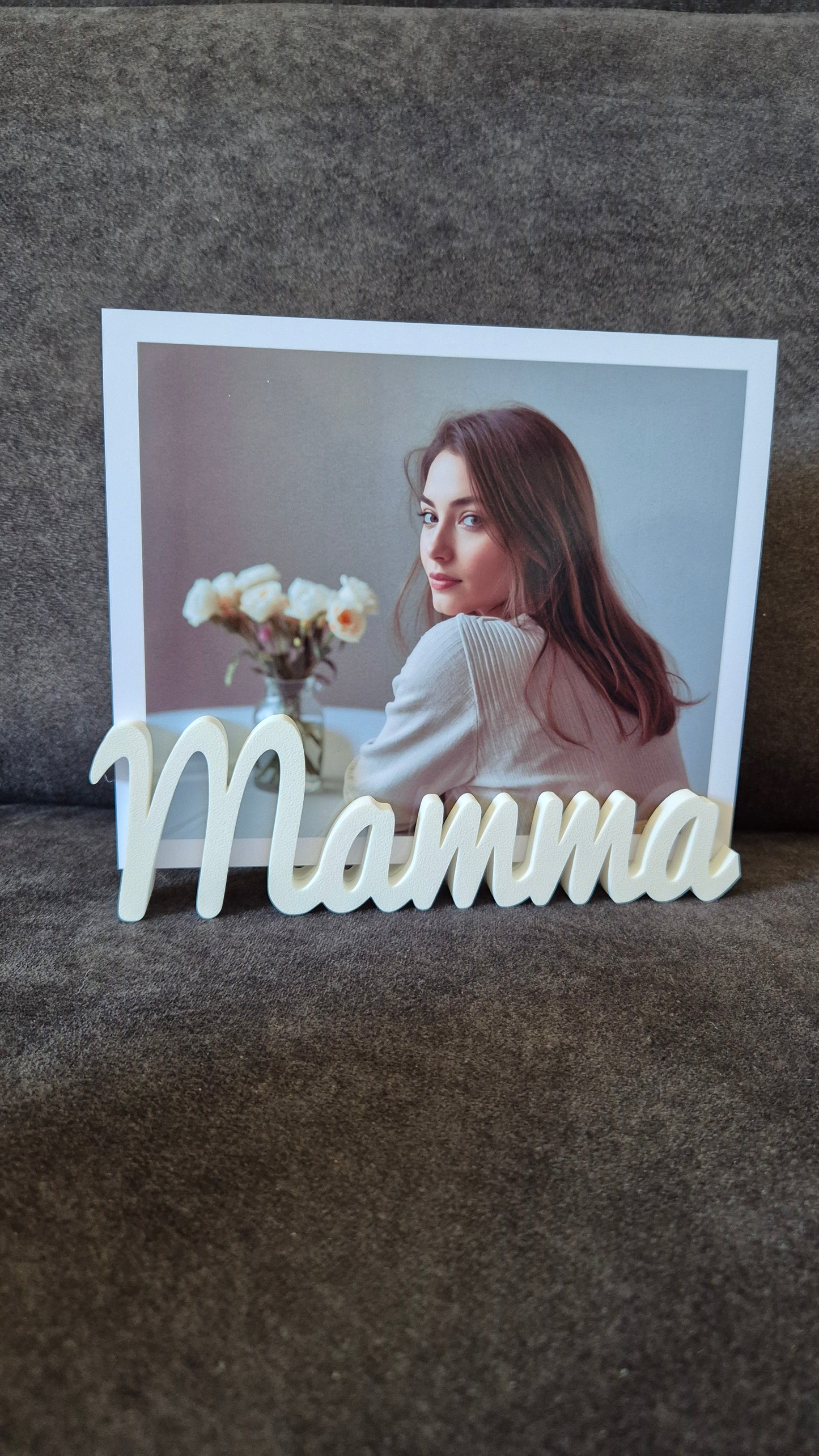 Foto rāmītis ar uzrakstu “Mamma” - sirsnīga dāvana mammai