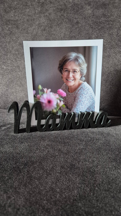 Foto rāmītis ar uzrakstu “Mamma” - sirsnīga dāvana mammai