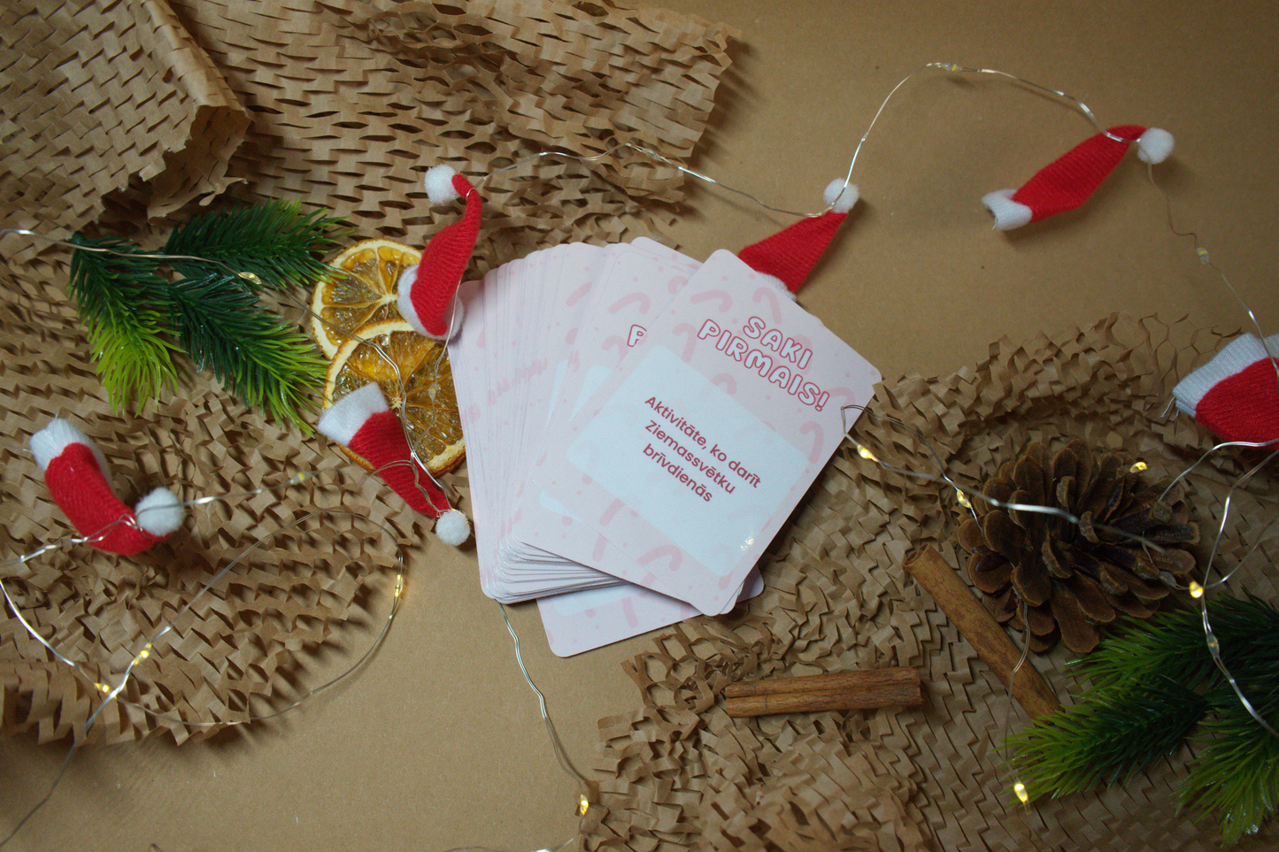 Saki Pirmais - Ātruma un Asprātības Spēle Svētku Noskaņās