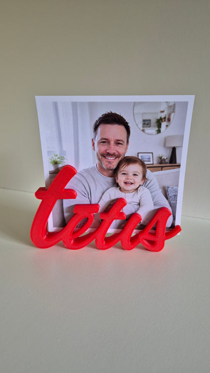 Foto rāmītis ar uzrakstu “Tētis” - sirsnīga dāvana tētim