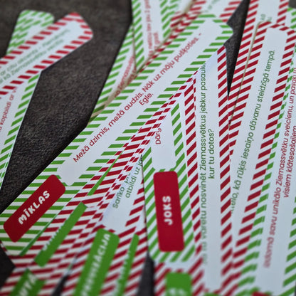 Ziemassvētku aktivitāšu spēle - 75 dažādas kartiņas ar uzdevumiem, šarādēm, jautājumiem